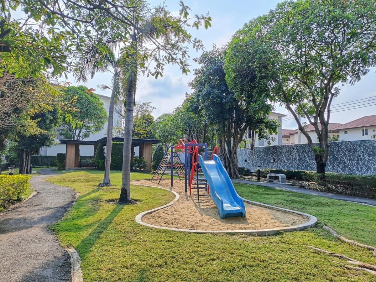 A Cozy 3-Story Townhome Near Bts & Lovely Estuary Ban Khlong Ta Khet Eksteriør billede
